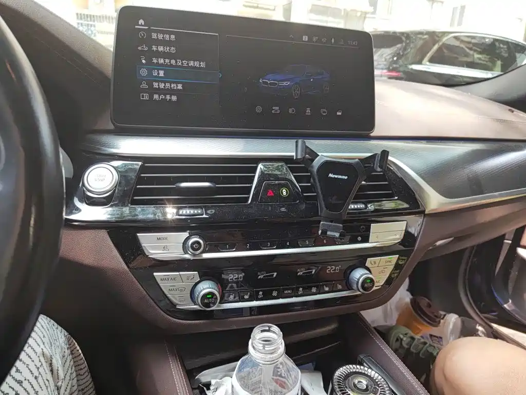 BMW 5 Series New Energy — миниатюра 9