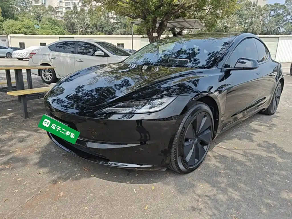 Tesla Model 3 — миниатюра 2