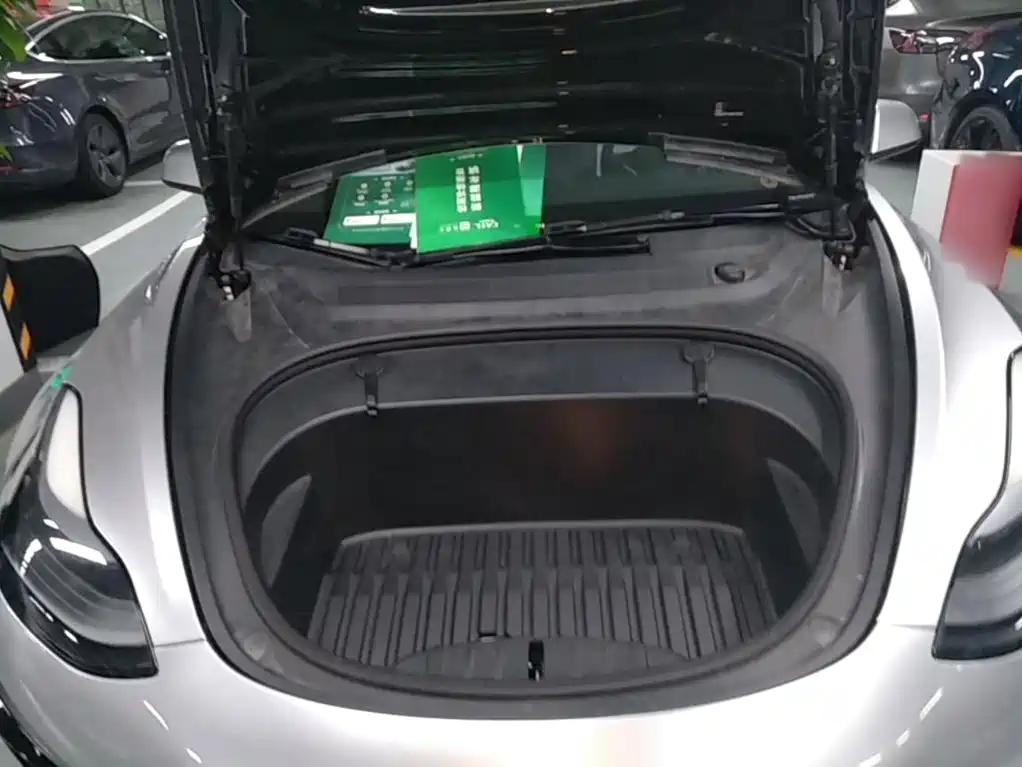 Tesla Model 3 — миниатюра 20