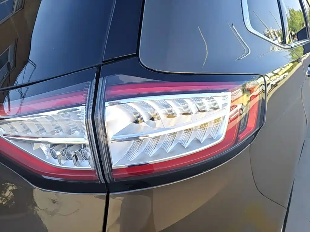 Ford Edge — миниатюра 8