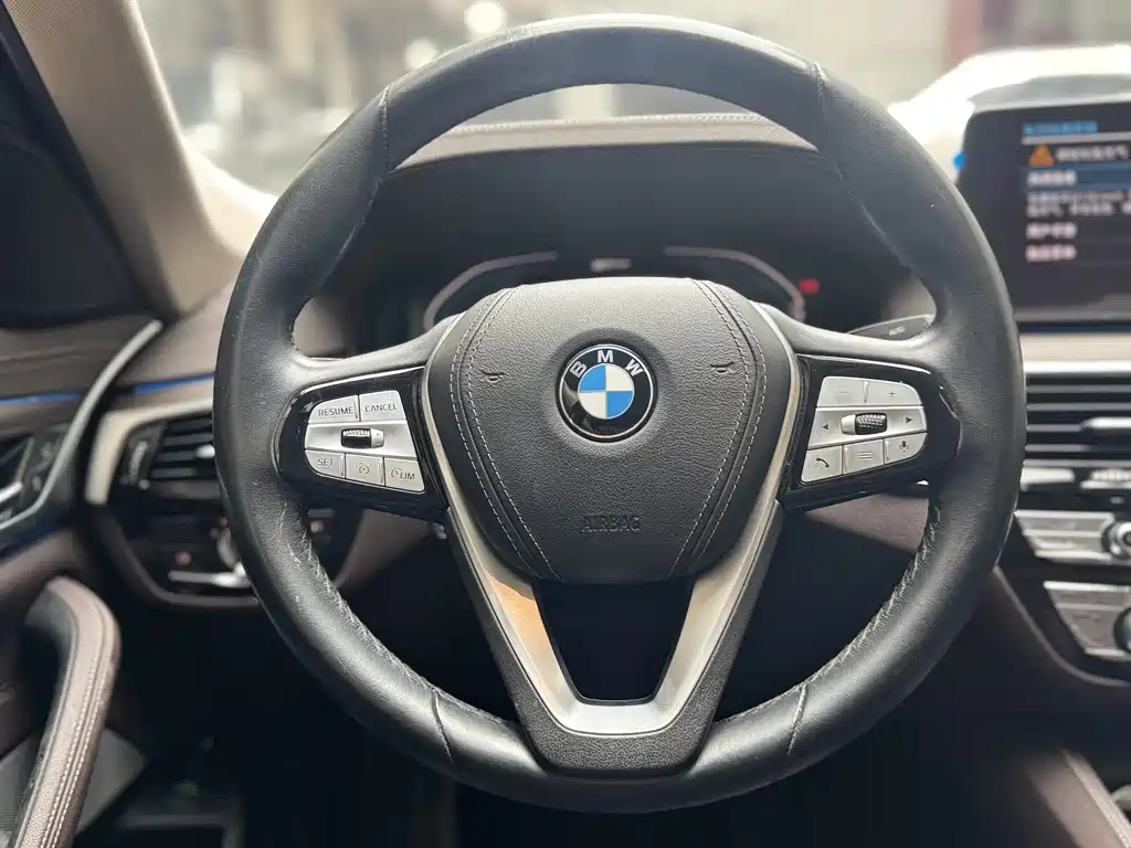 BMW 5 Series New Energy — миниатюра 13