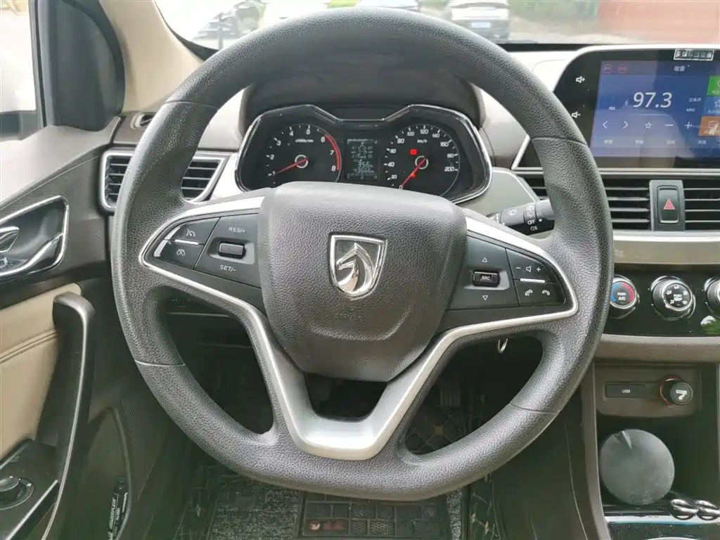 Baojun 310W 2017 1.5L MT Fashion V