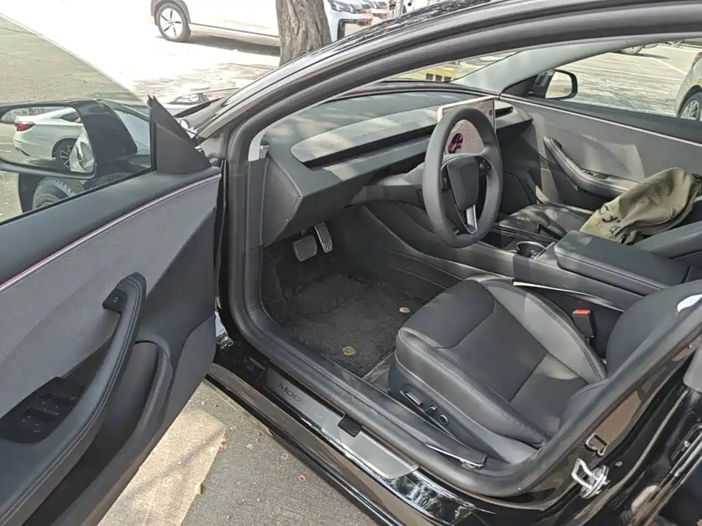 Tesla Model 3 — миниатюра 16