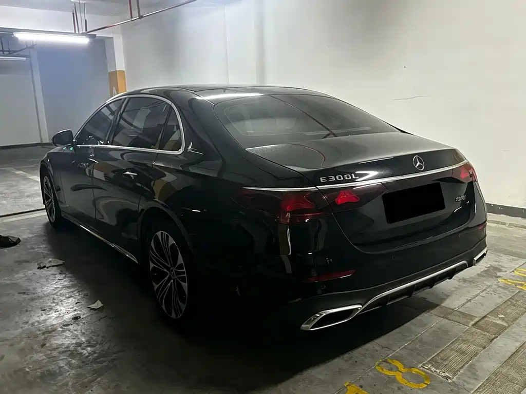 Mercedes-Benz E-Class — миниатюра 7