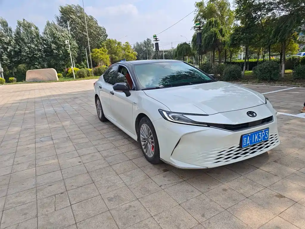 Toyota Camry — миниатюра 3