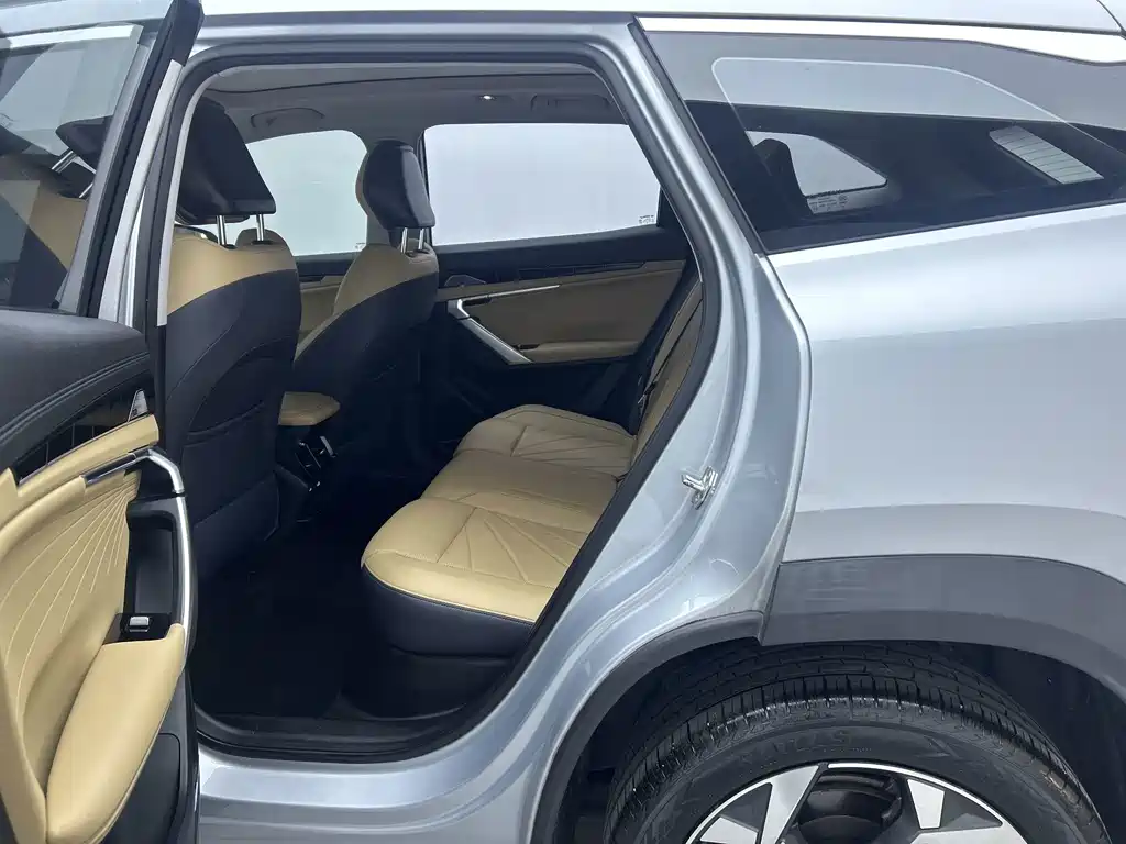 Geely Boyue L — миниатюра 13