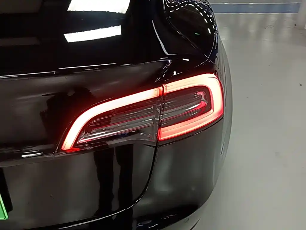 Tesla Model 3 — миниатюра 8