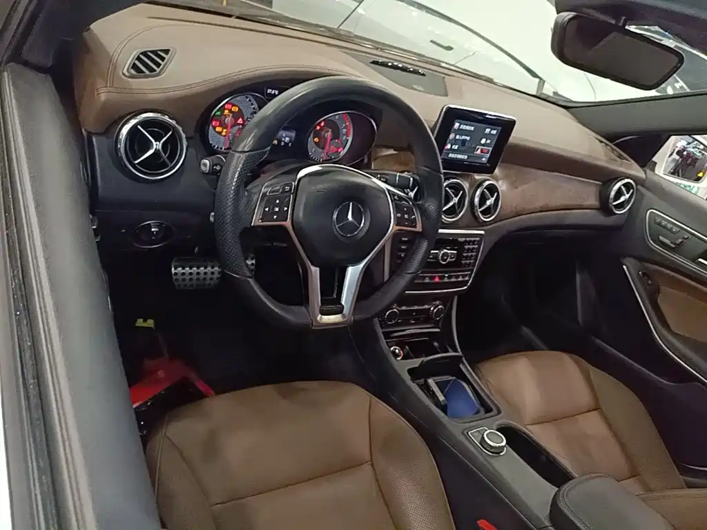 Mercedes-Benz GLA — миниатюра 10