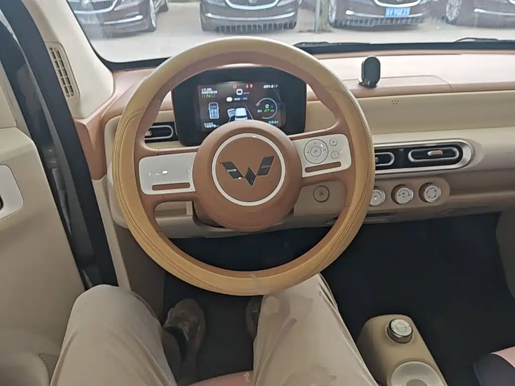 Wuling MINIEV — миниатюра 11