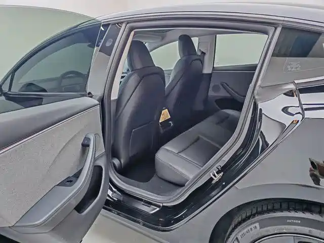 Tesla Model 3 — миниатюра 4
