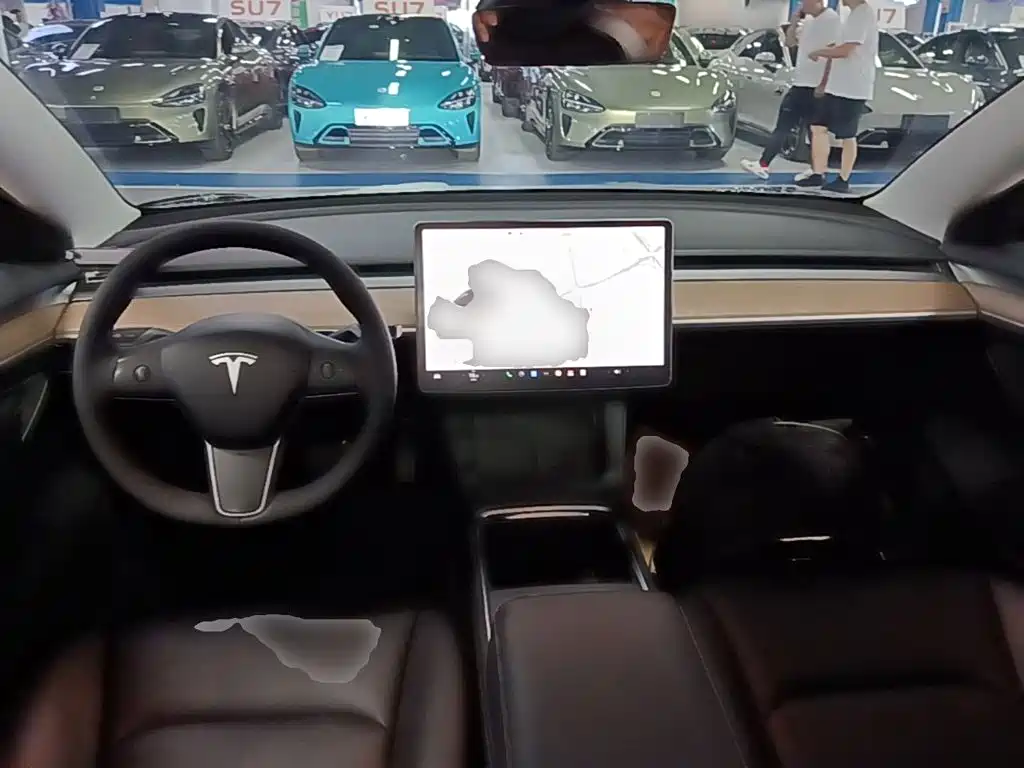 Tesla Model 3 — миниатюра 10
