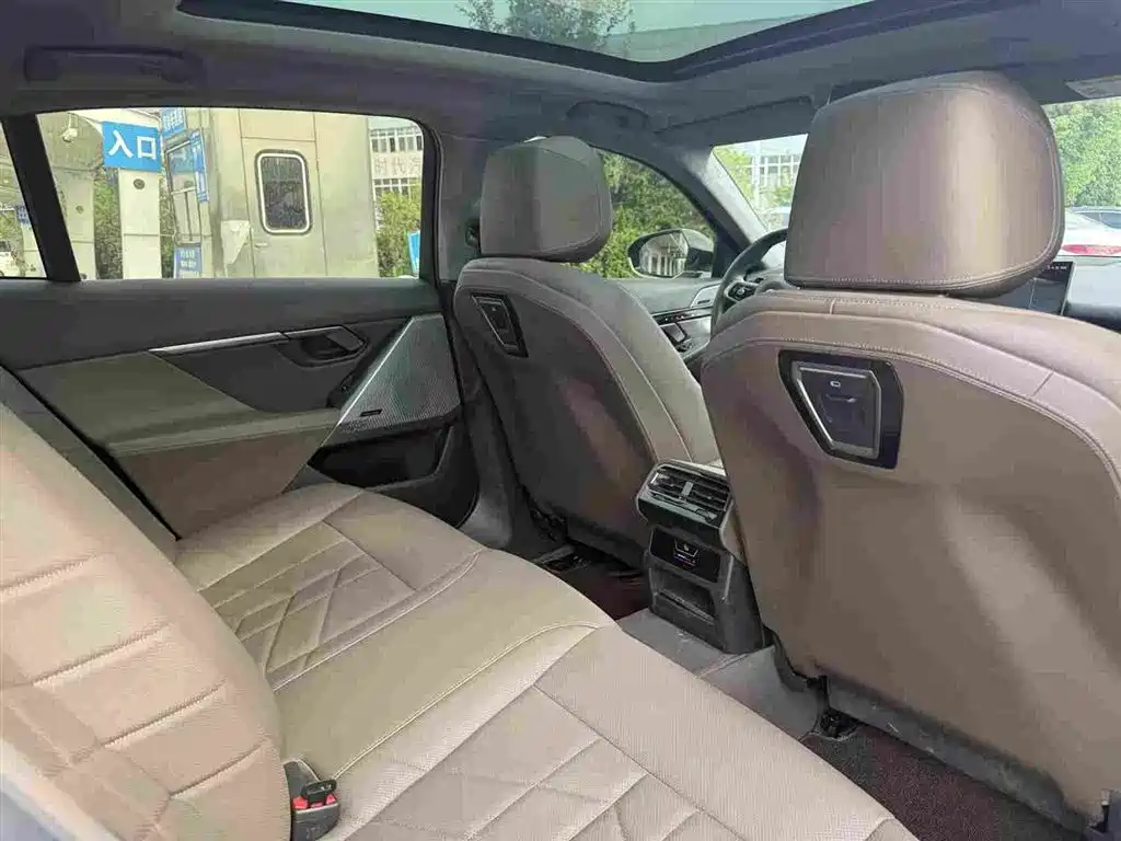 BMW 5 Series — миниатюра 6