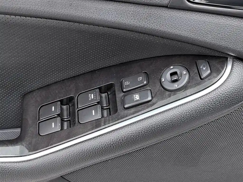 Kia K5 2015 2.0L AT LUX