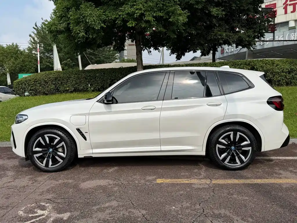 BMW iX3 — миниатюра 3