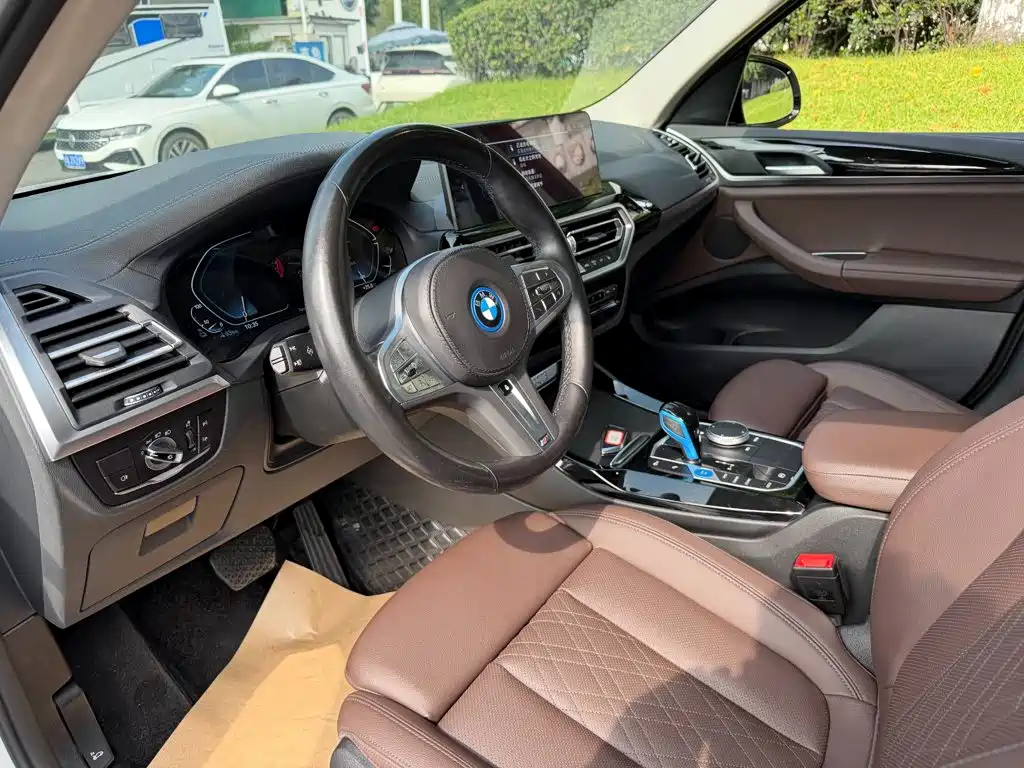 BMW iX3 — миниатюра 7