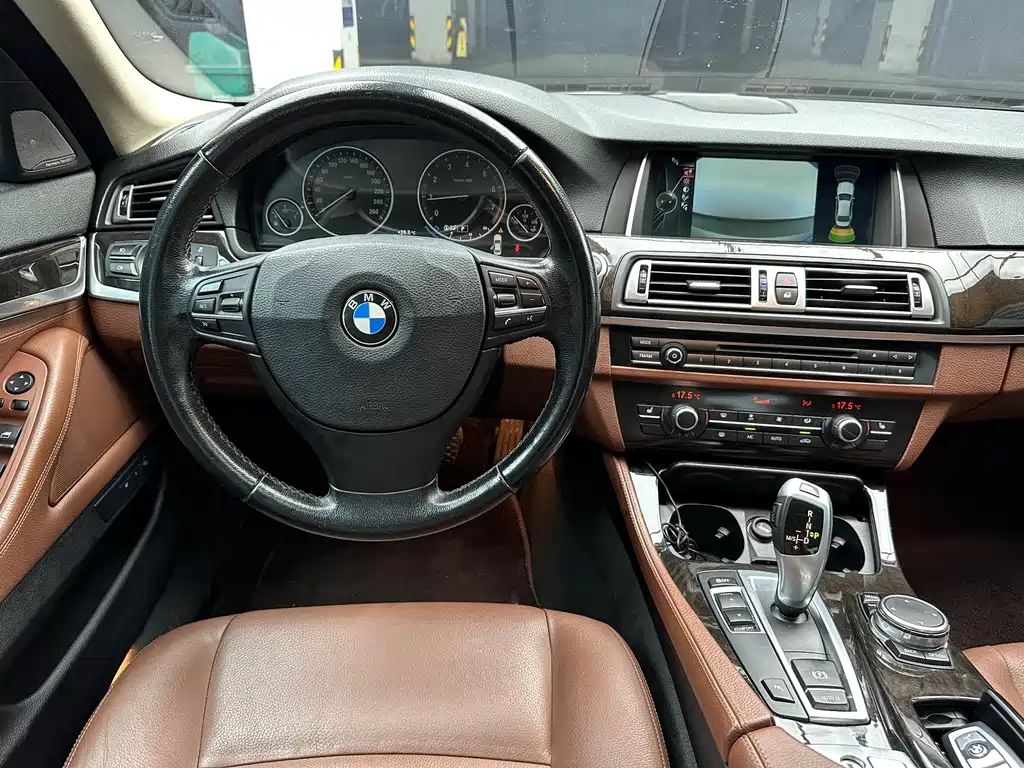 BMW 5 Series — миниатюра 9