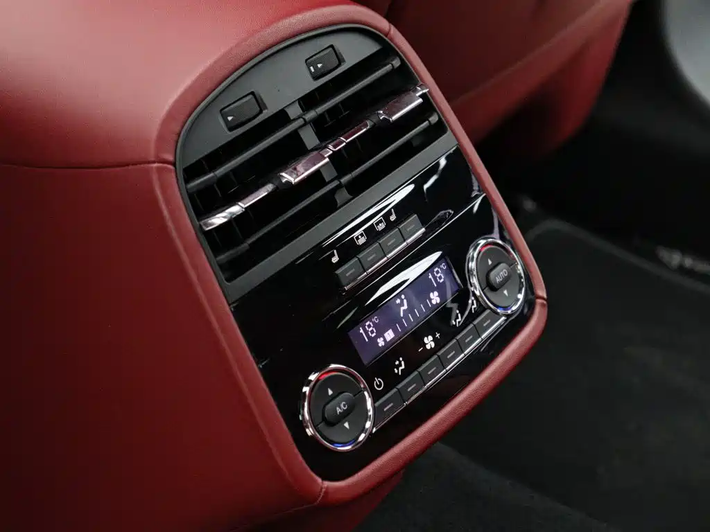 Maserati Quattroporte — миниатюра 9
