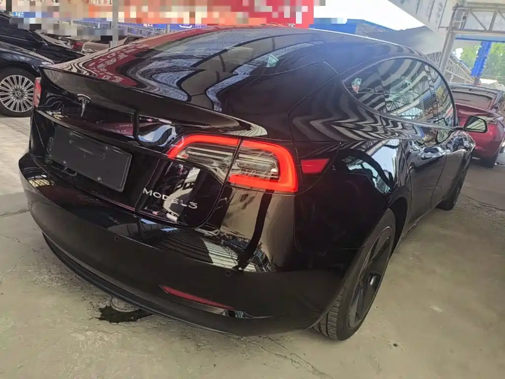 Tesla Model 3 — миниатюра 7