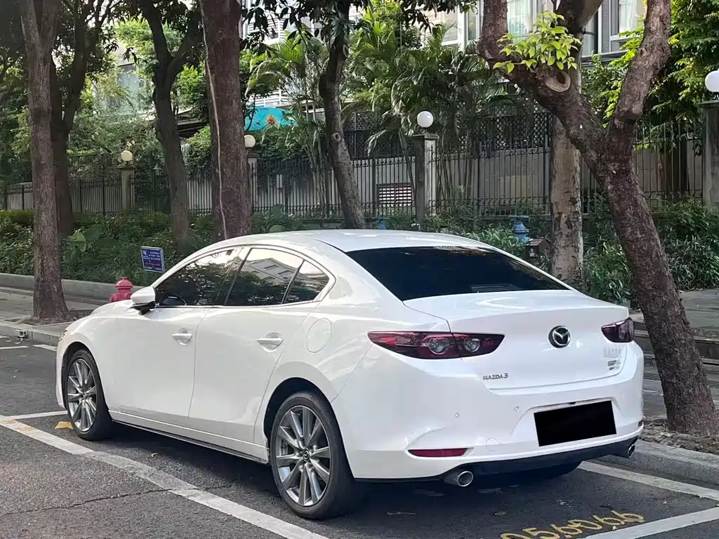 Mazda 3 Axela — миниатюра 18
