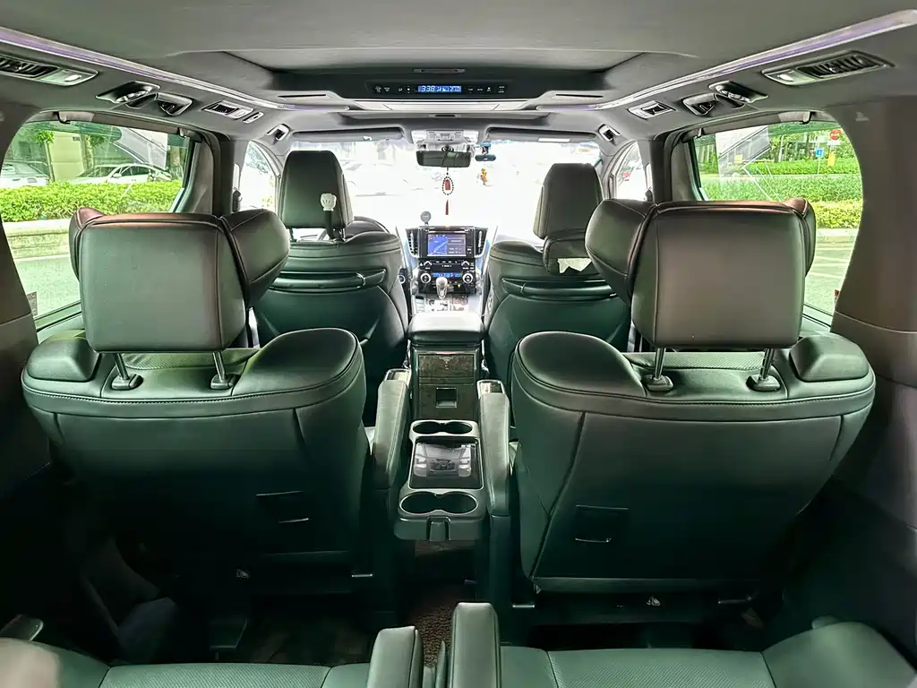 Toyota Vellfire — миниатюра 17