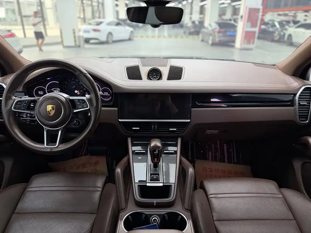 Porsche Cayenne — миниатюра 8