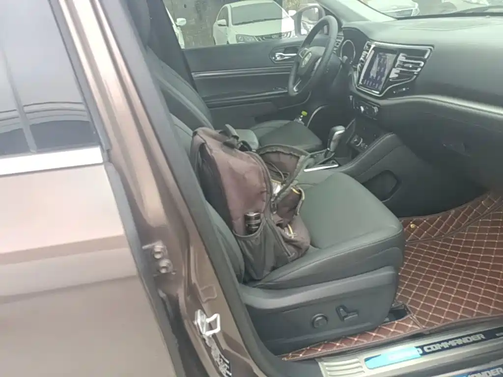 Jeep Commander — миниатюра 25