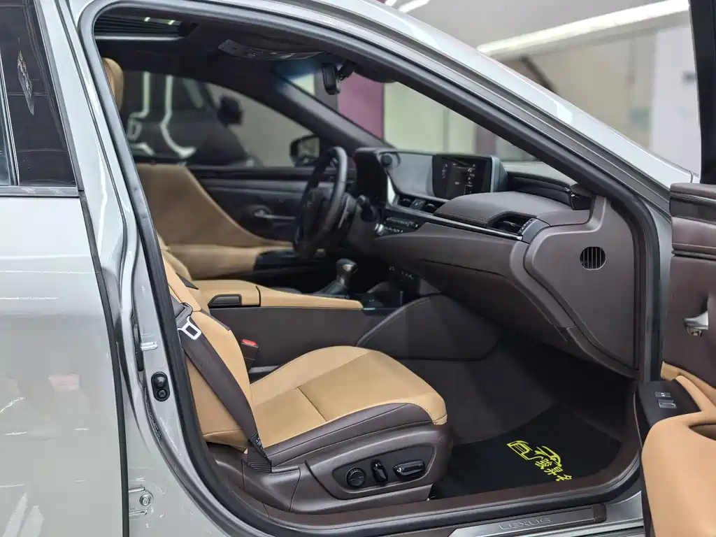 Lexus ES — миниатюра 12