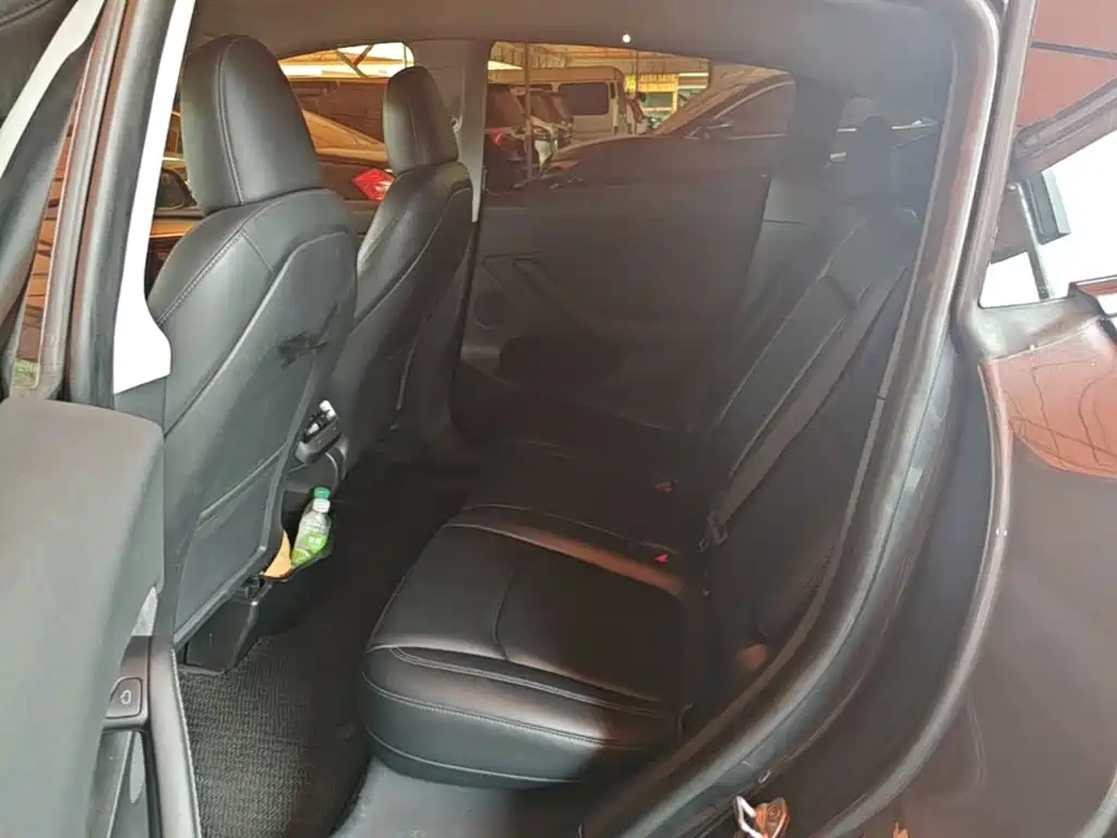 Tesla Model Y — миниатюра 17