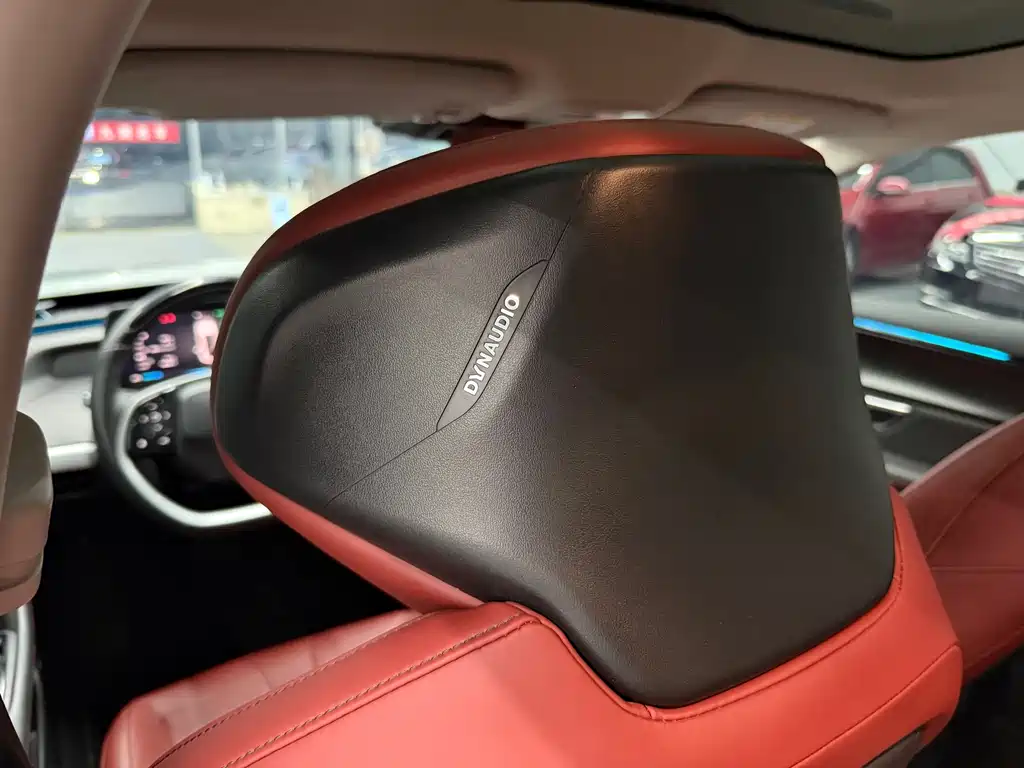 XPeng P7 — миниатюра 15