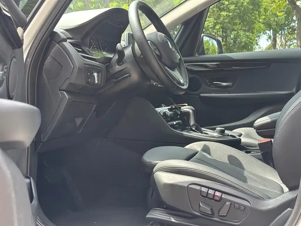 BMW 2 Series Active Tourer — миниатюра 7