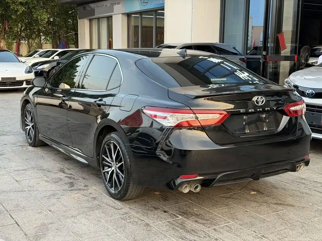 Toyota Camry — миниатюра 9
