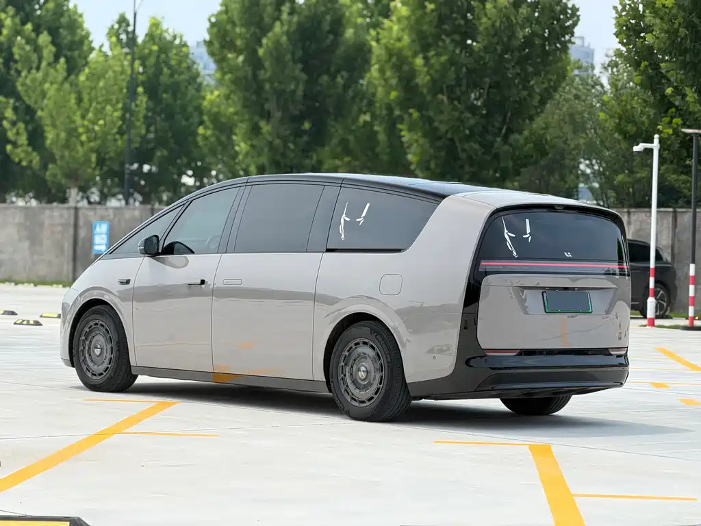Li Auto MEGA 2024 Ultra