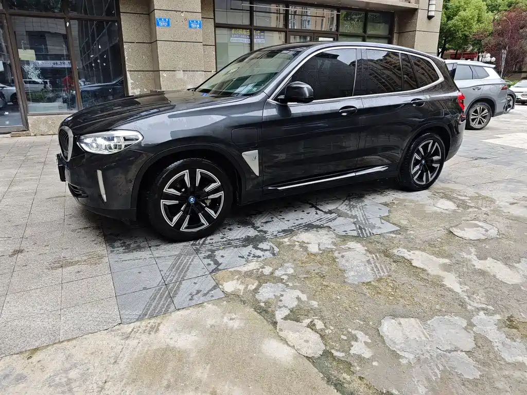 BMW iX3 2021 Lead