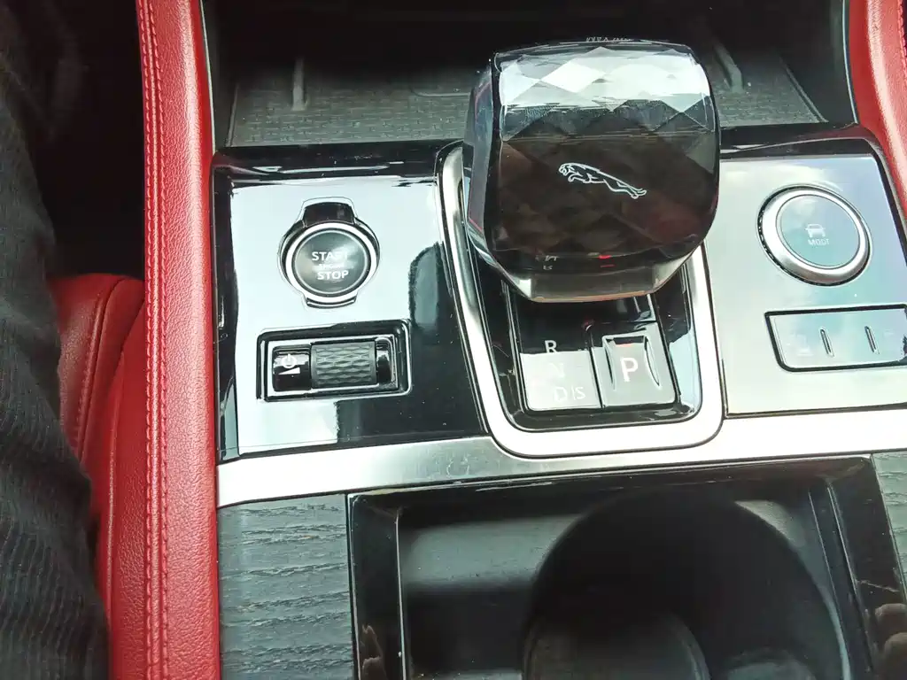 Jaguar XFL — миниатюра 9
