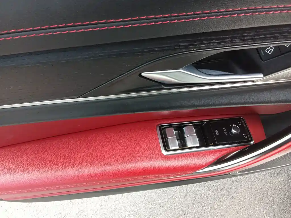 Jaguar XFL — миниатюра 12