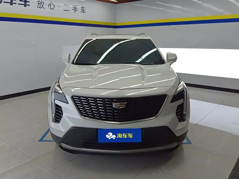 CADILLAC XT4