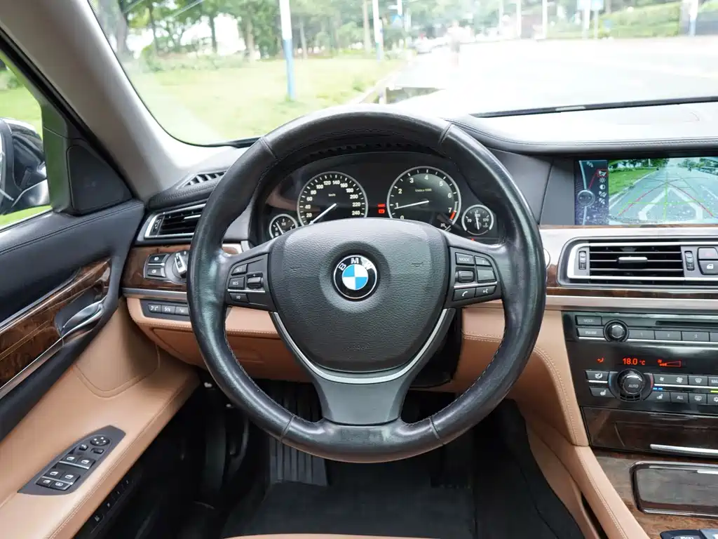BMW 7 Series — миниатюра 7