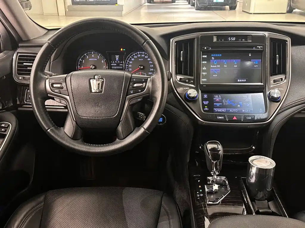 Toyota Crown — миниатюра 14