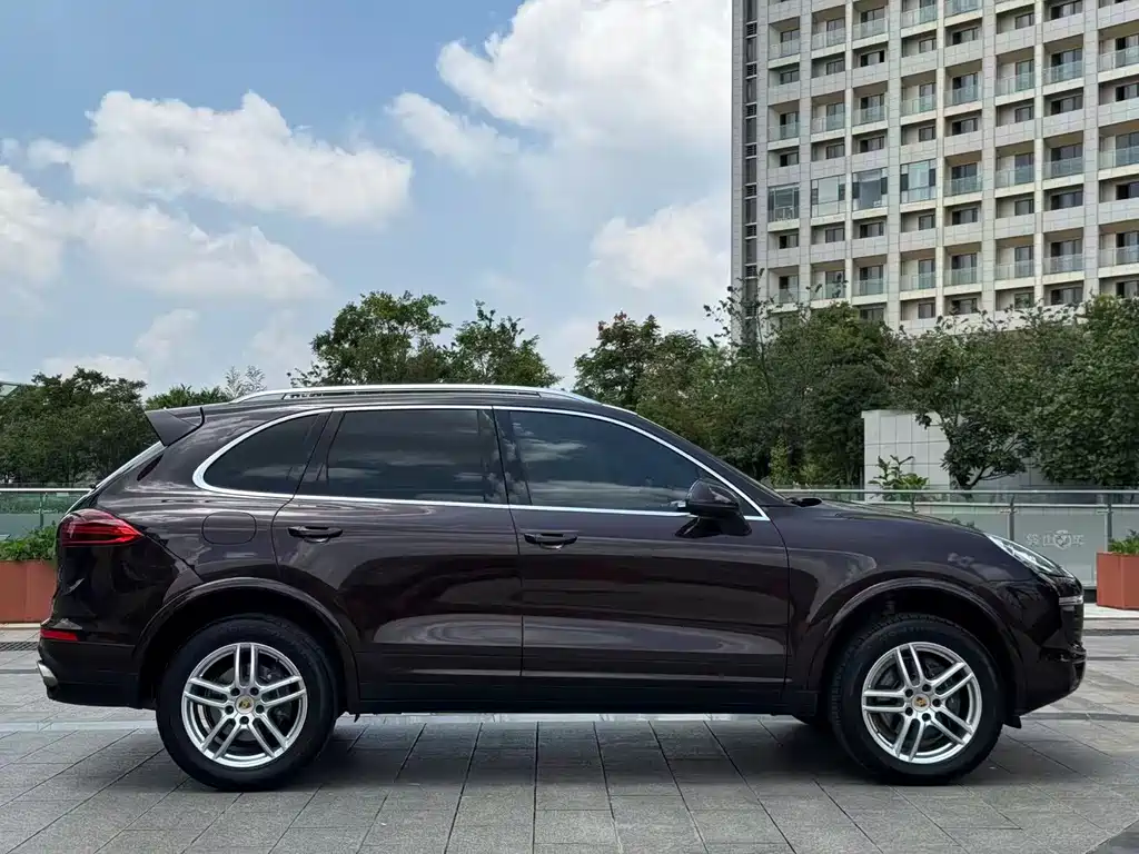 Porsche Cayenne — миниатюра 37