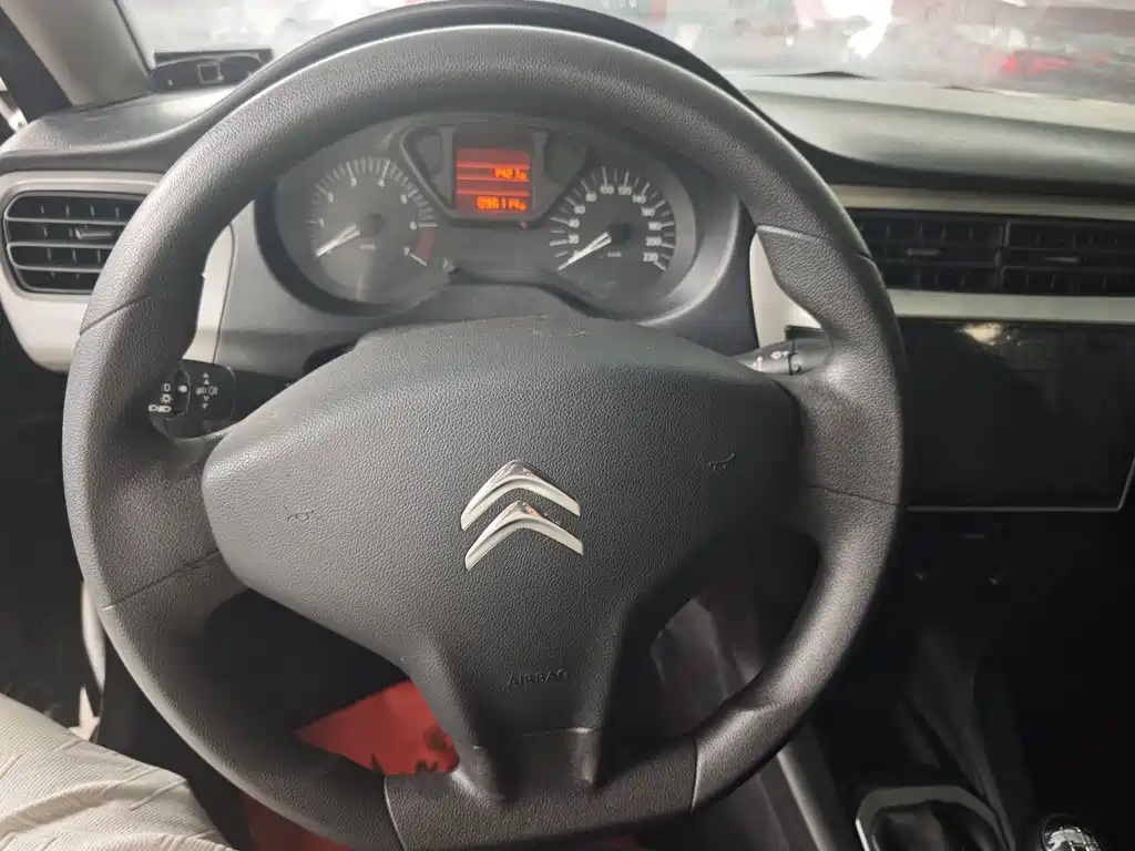 Citroen Elysee — миниатюра 7