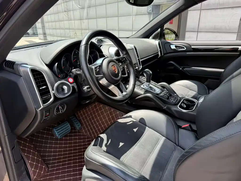 Porsche Cayenne — миниатюра 21