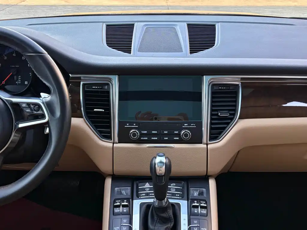 Porsche Macan — миниатюра 12
