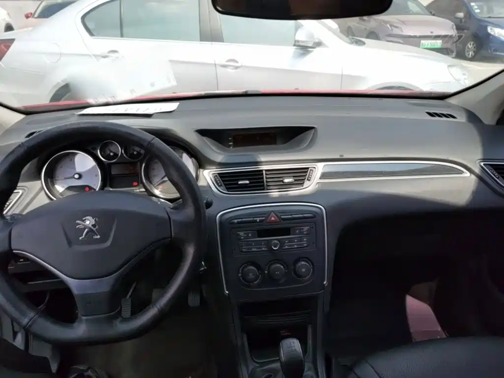 Peugeot 308 2014 1.6L MT