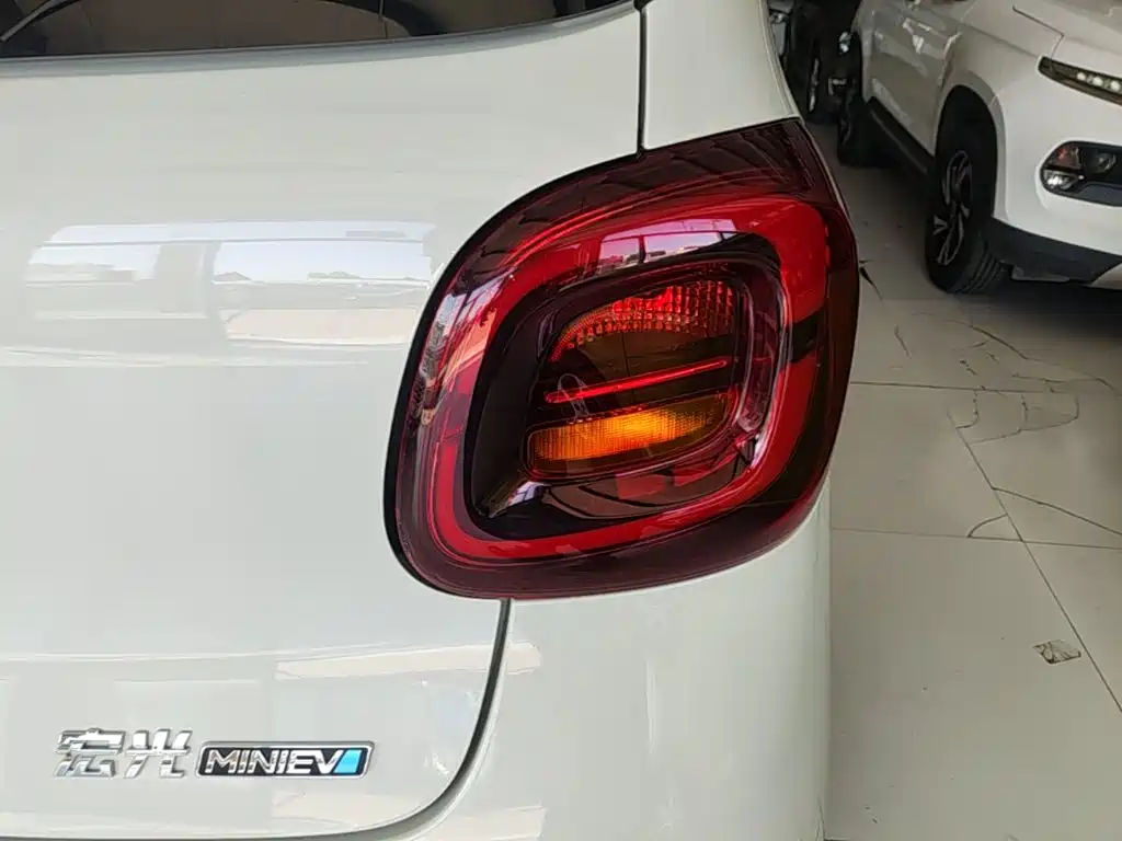 Wuling MINIEV — миниатюра 8