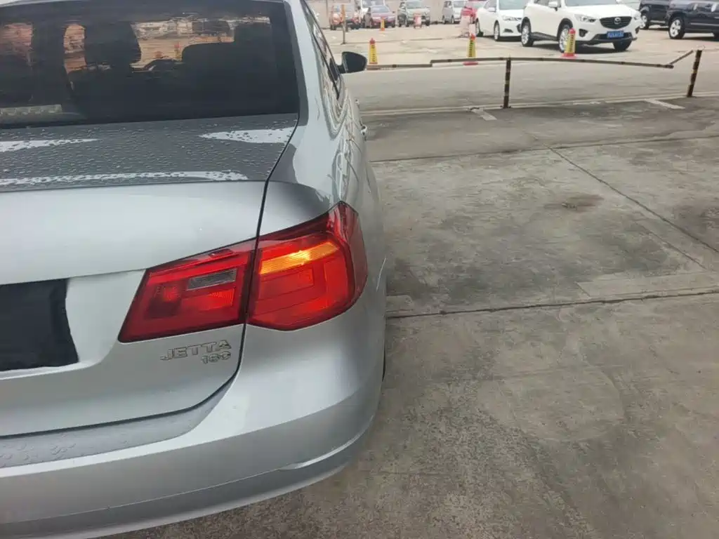 Volkswagen Jetta — миниатюра 8