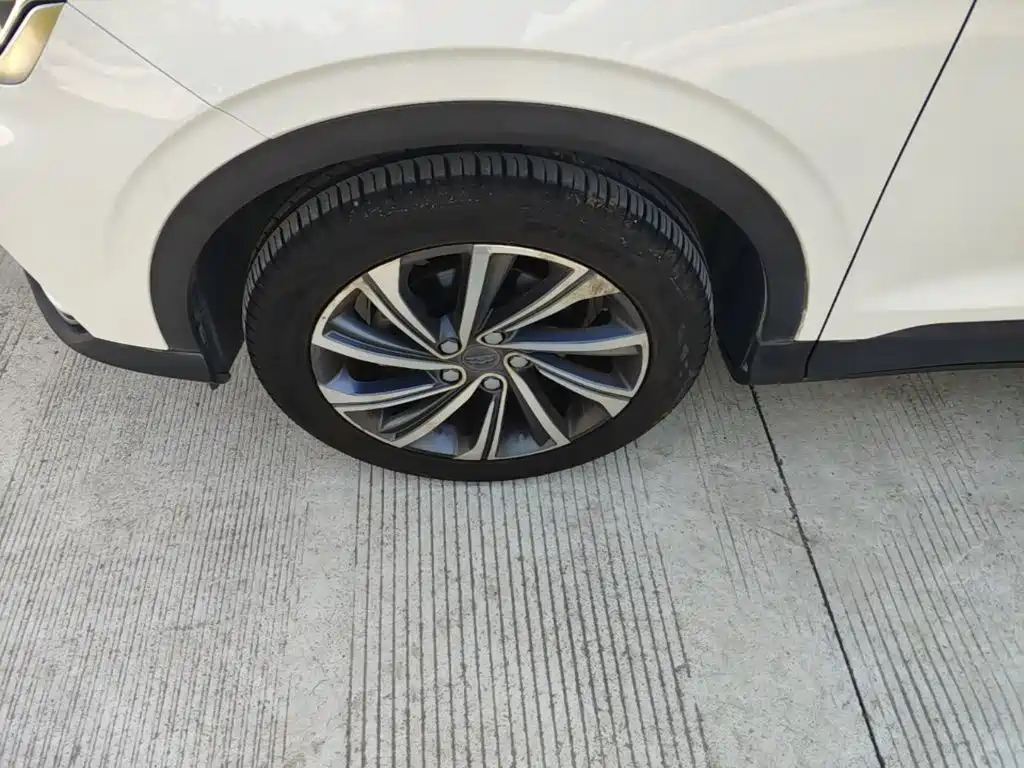 Geely Binyue — миниатюра 23