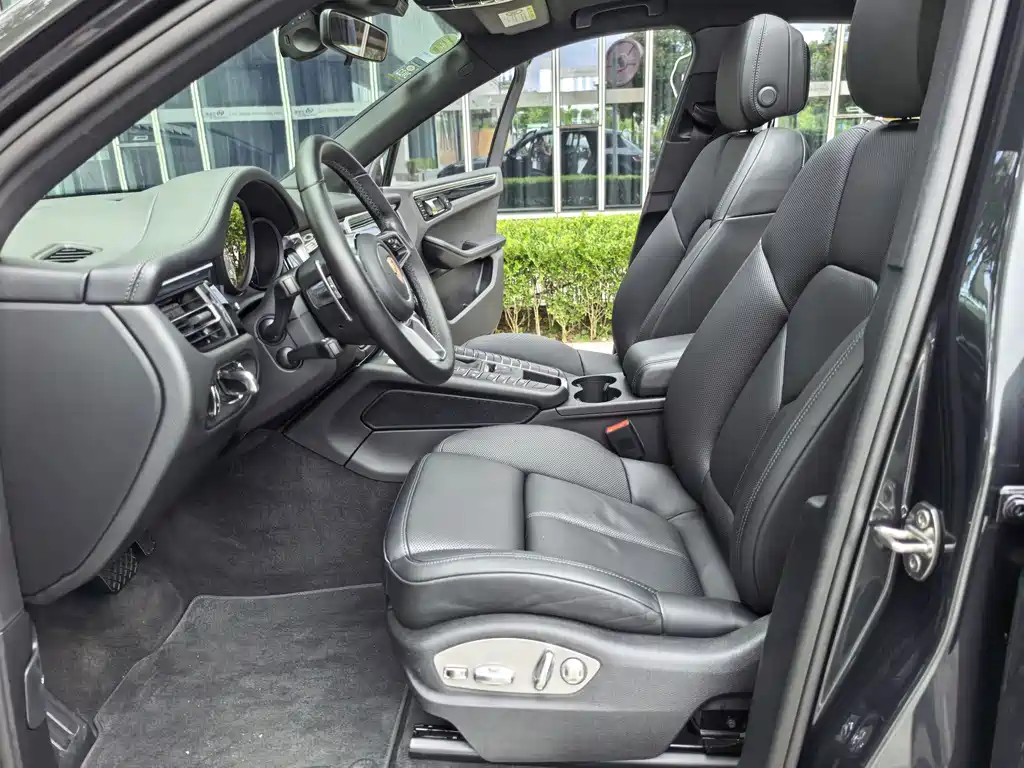 Porsche Macan — миниатюра 14