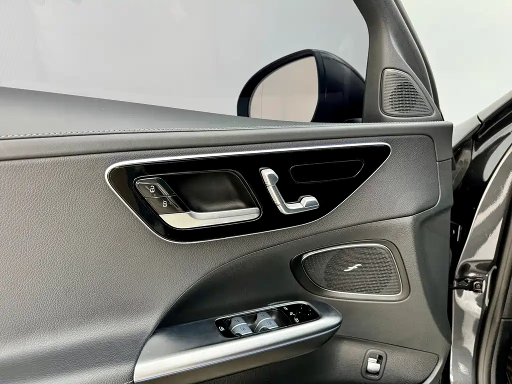 Mercedes-Benz C-Class — миниатюра 8
