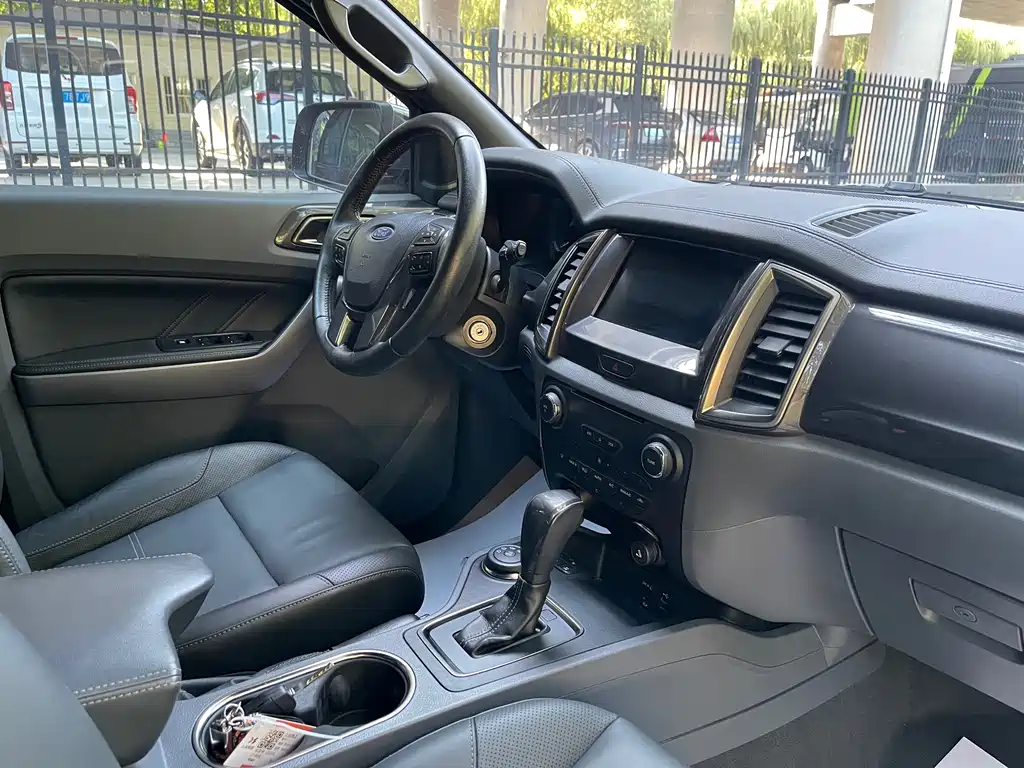 Ford Everest — миниатюра 10