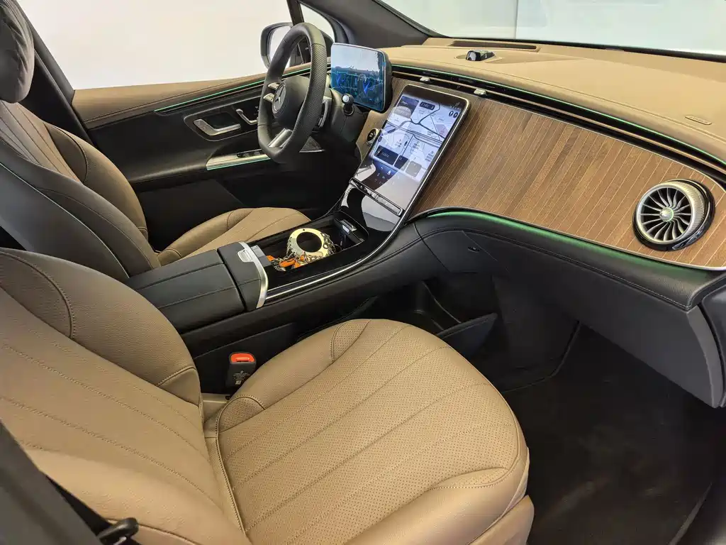 Mercedes-Benz EQE SUV — миниатюра 15
